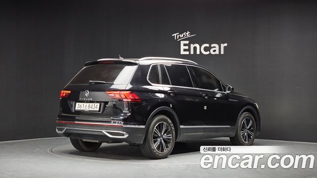 Volkswagen Tiguan 2-го поколения 2.0 TDI Premium - фото 1