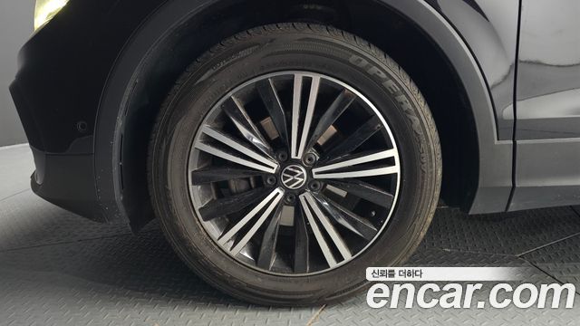 Volkswagen Tiguan 2-го поколения 2.0 TDI Premium - фото 4