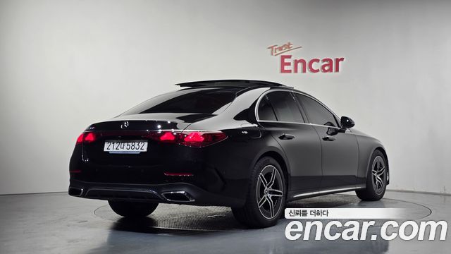 Mercedes-Benz E-Class W214 E200 AMG Line - фото 1