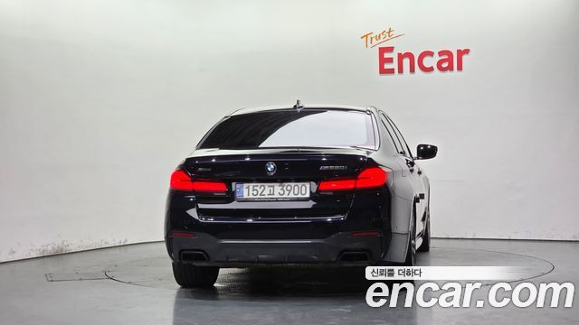 BMW 5 Series G30 M550i xDrive - фото 3