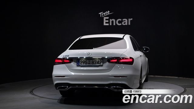 Mercedes-Benz E-Class W213 E250 AMG Line - фото 3