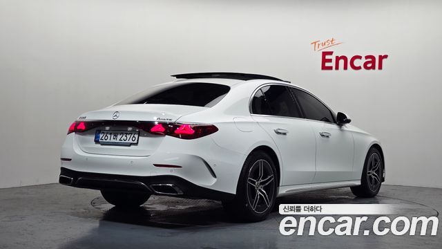 Mercedes-Benz E-Class W214 E300 4MATIC AMG Line - фото 1