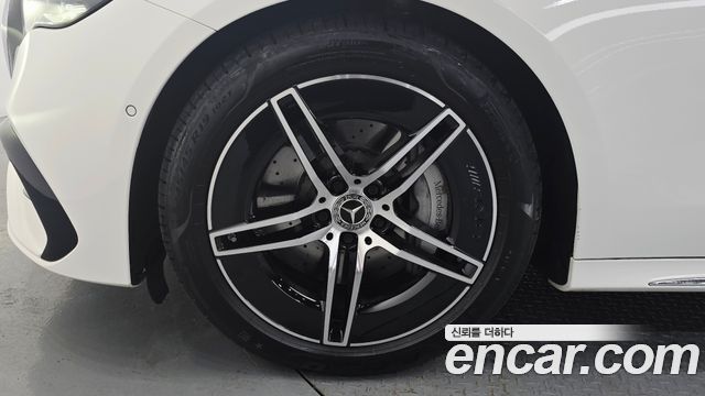 Mercedes-Benz E-Class W214 E300 4MATIC AMG Line - фото 4
