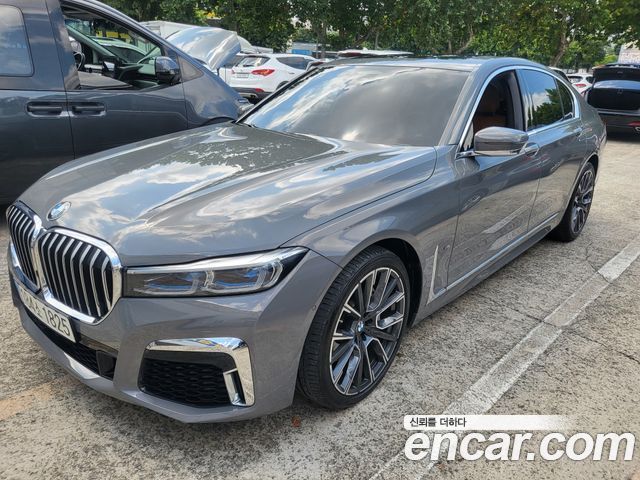BMW 7 Series G11 740i M Sport - фото 0