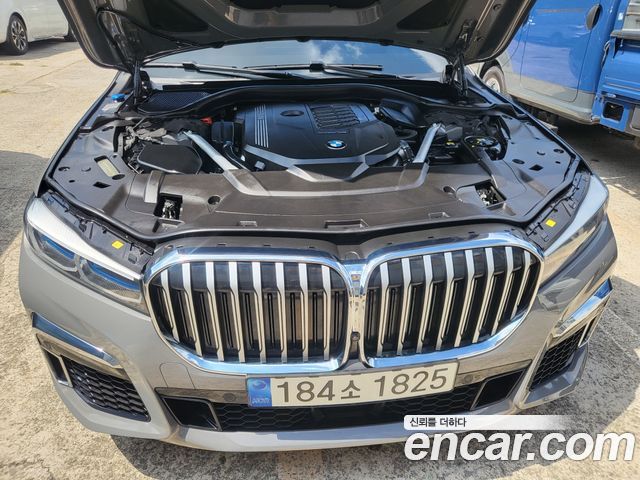 BMW 7 Series G11 740i M Sport - фото 2