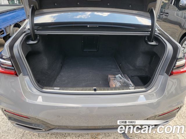 BMW 7 Series G11 740i M Sport - фото 4