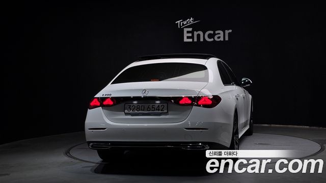 Mercedes-Benz E-Class W214 E200 Avantgarde - фото 3