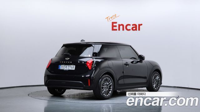 Mini Cooper C 4-го поколения Essential - фото 1