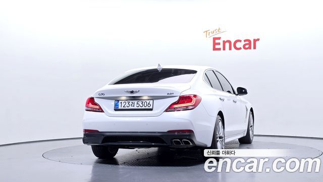 Genesis G70 2.0T Elite - фото 3