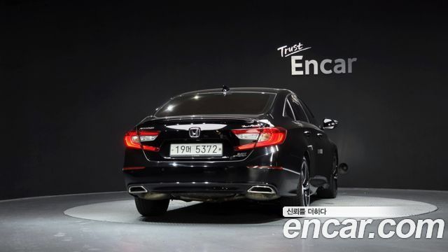 Honda Accord 10-го поколения 2.0 Turbo Sport - фото 3