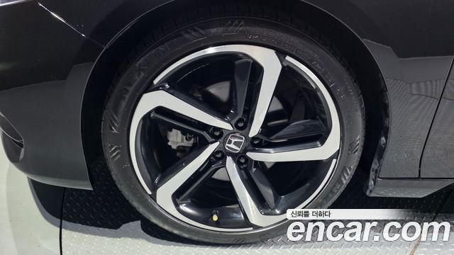 Honda Accord 10-го поколения 2.0 Turbo Sport - фото 4