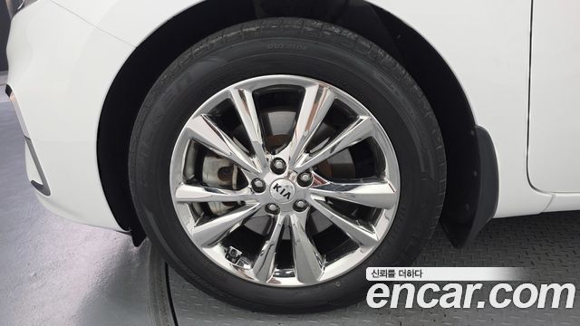 Kia Carnival Новый 9-Seater Prstige - фото 4