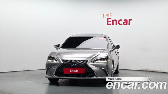 Lexus ES 300h 7-го поколения Executive - фото 1