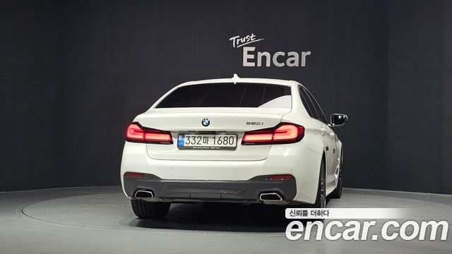 BMW 5 Series G30 520i M Sport - фото 3