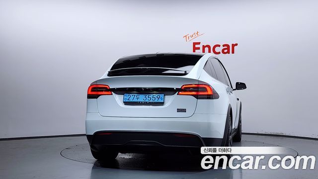 Tesla Model X Plaid - фото 3