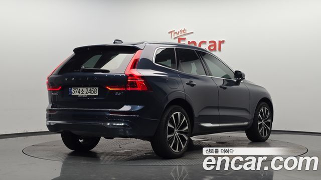 Volvo XC60 2-го поколения B6 Ultimate Bright - фото 0