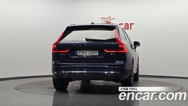 Volvo XC60 2-го поколения B6 Ultimate Bright - фото 2