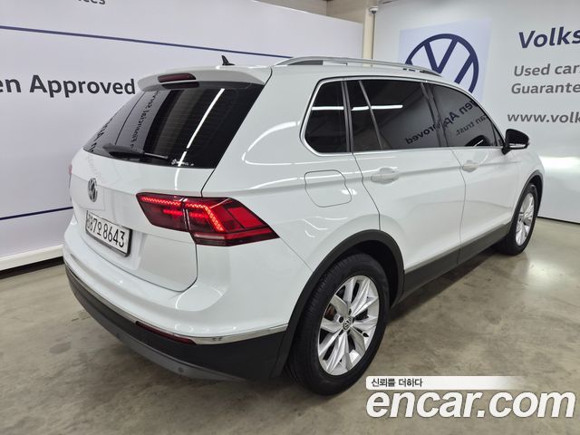 Volkswagen Tiguan 2-го поколения 2.0 TDI Premium - фото 1