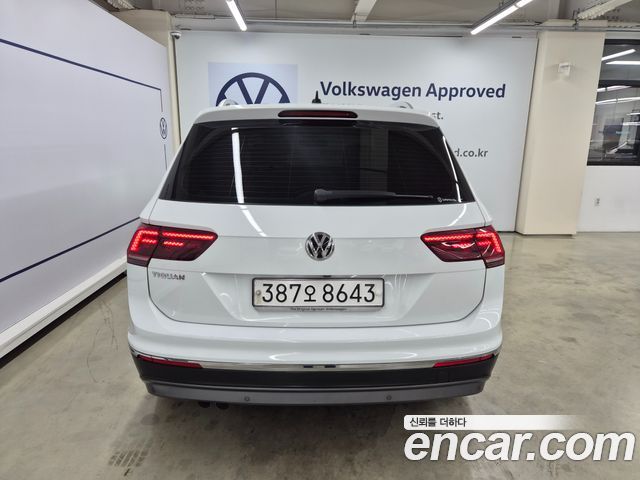 Volkswagen Tiguan 2-го поколения 2.0 TDI Premium - фото 3