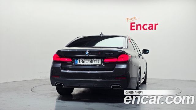 BMW 5 Series G30 520i M Sport - фото 3