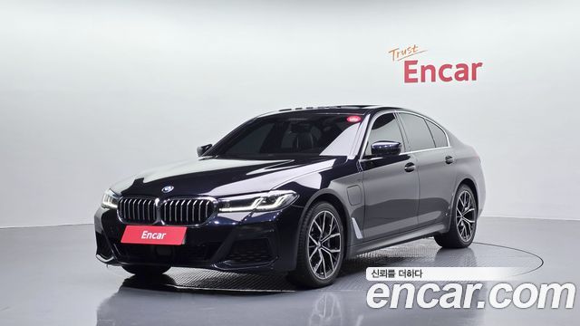 BMW 5 Series G30 530e M Sport - фото 0