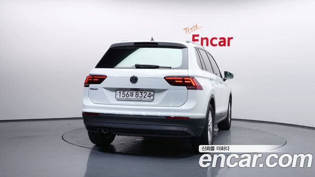 Volkswagen Tiguan 2-го поколения 2.0 TDI Premium - фото 3
