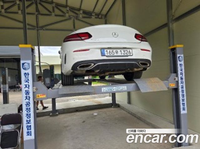 Mercedes-Benz C-Class W205 C200 Coupe - фото 1
