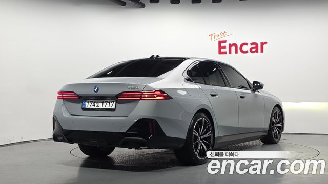 BMW 5 Series G60 530e M Sport - фото 1