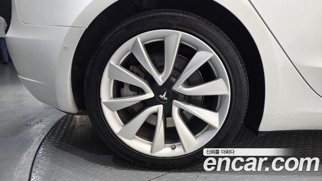 Tesla Model 3 Long Range AWD - фото 4