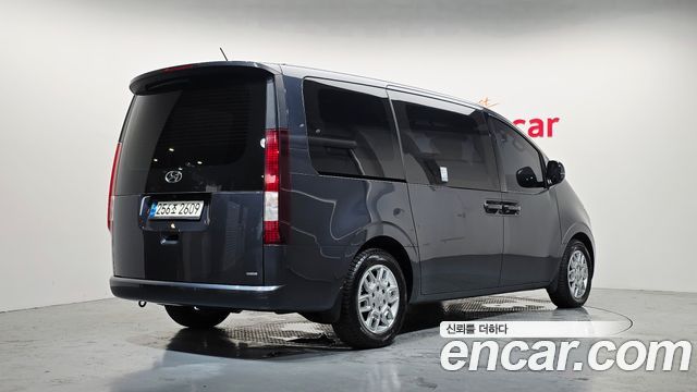 Hyundai Staria 4WD Tourer 9-Seater Modern - фото 1