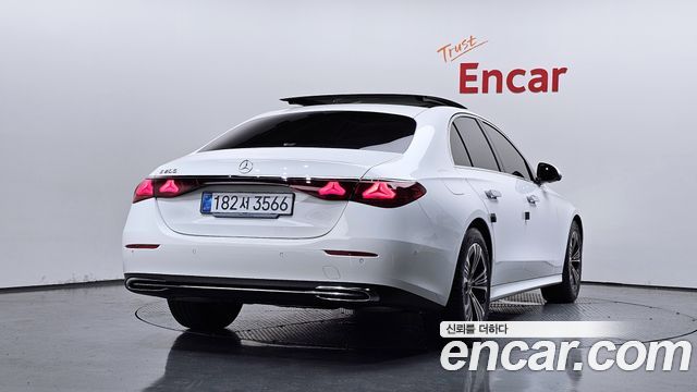 Mercedes-Benz E-Class W214 E200 Avantgarde - фото 1
