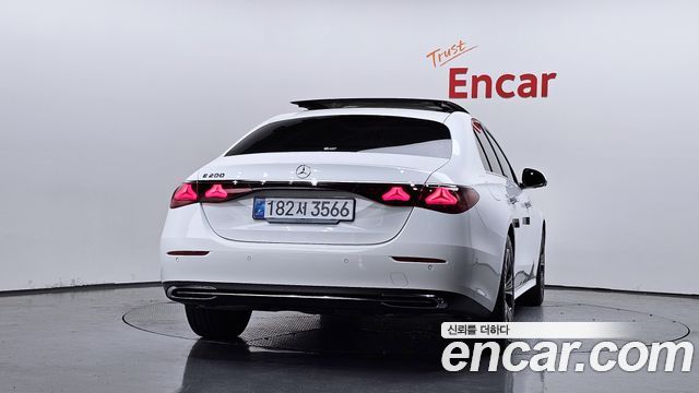 Mercedes-Benz E-Class W214 E200 Avantgarde - фото 3