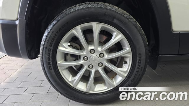Jeep Cherokee KL 2.4 Longitude High AWD - фото 4