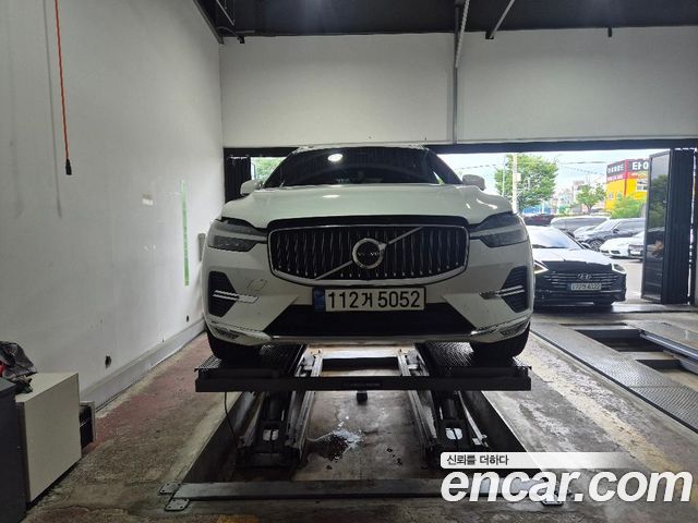 Volvo XC60 2-го поколения B5 Inscription - фото 0