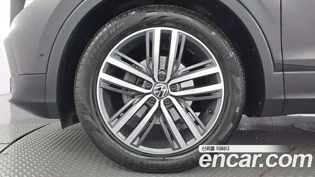 Volkswagen Tiguan 2-го поколения 2.0 TDI Prestige - фото 4