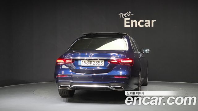Mercedes-Benz E-Class W213 E350 4MATIC AMG Line - фото 3