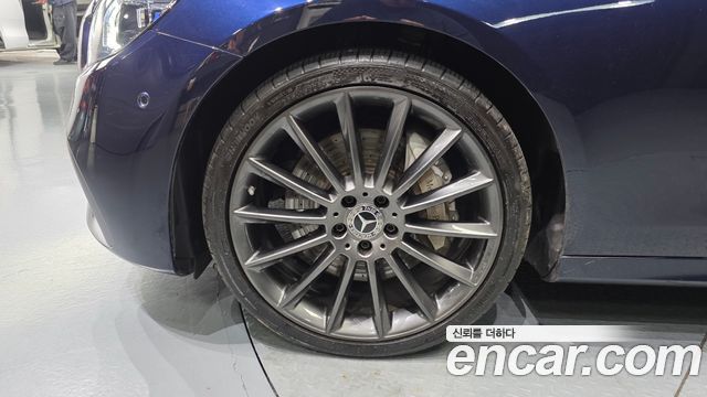 Mercedes-Benz E-Class W213 E350 4MATIC AMG Line - фото 4