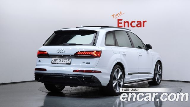 Audi Q7 55 TFSI Quattro Premium - фото 1