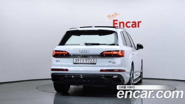 Audi Q7 55 TFSI Quattro Premium - фото 3