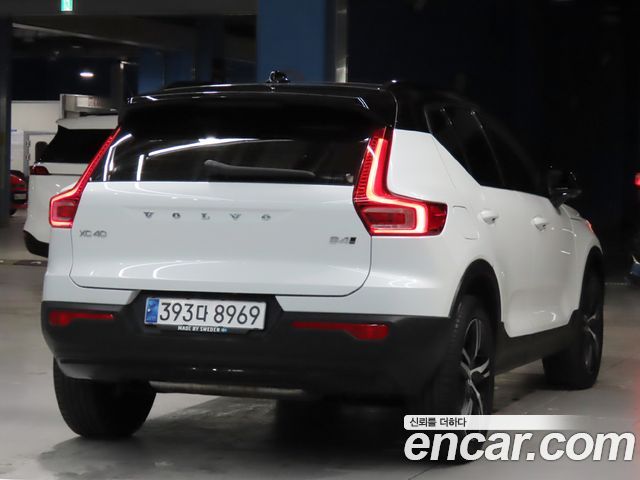 Volvo XC40 B4 R-Design - фото 1