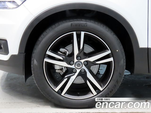 Volvo XC40 B4 R-Design - фото 4