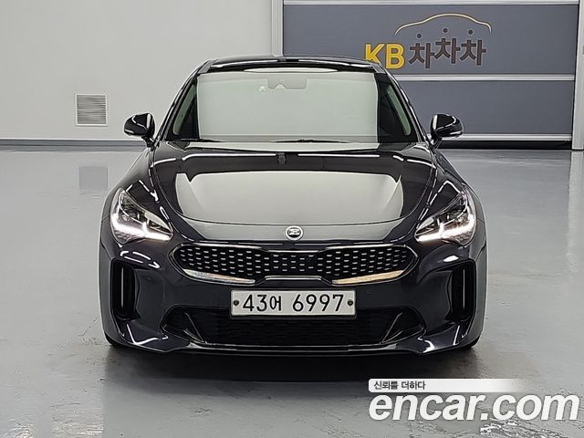 Kia Stinger 2.2 Diesel AWD Platinum - фото 1