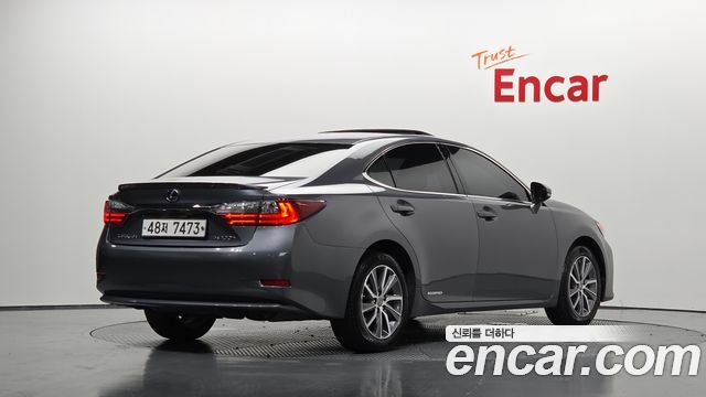 Lexus ES 300h Supreme+ XV60 - фото 1