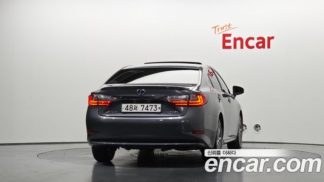 Lexus ES 300h Supreme+ XV60 - фото 3