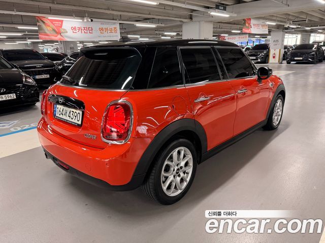 Mini Cooper 5Door HIGH 3rd - фото 3