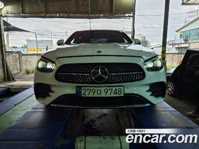 Mercedes-Benz E-Class W213 E220d 4MATIC AMG Line - фото 0