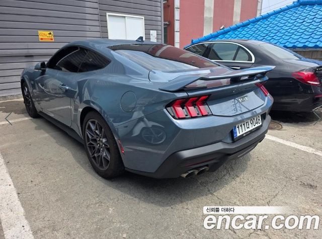 Ford Mustang 7-го поколения 5.0 GT Premium Coupe - фото 2