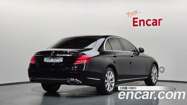Mercedes-Benz E-Class W213 E220d 4MATIC Exclusive - фото 1