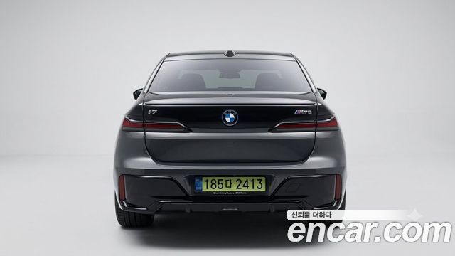 BMW i7 G70 M70 xDrive M Performance - фото 2