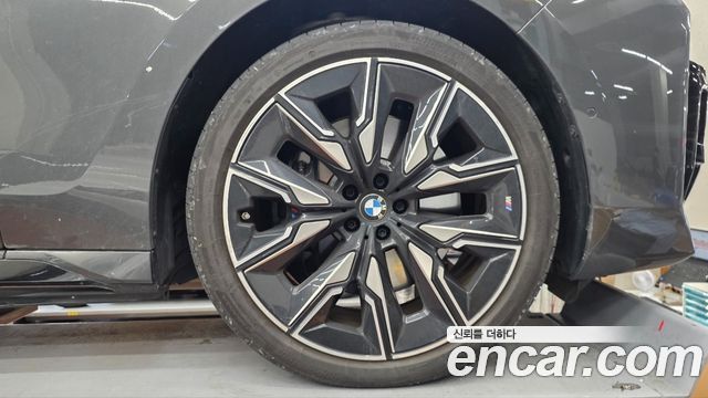 BMW i7 G70 M70 xDrive M Performance - фото 4